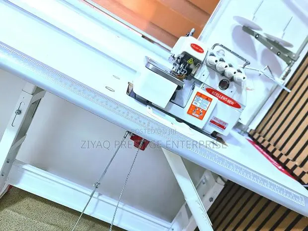 Knitting Machine · Photo 1