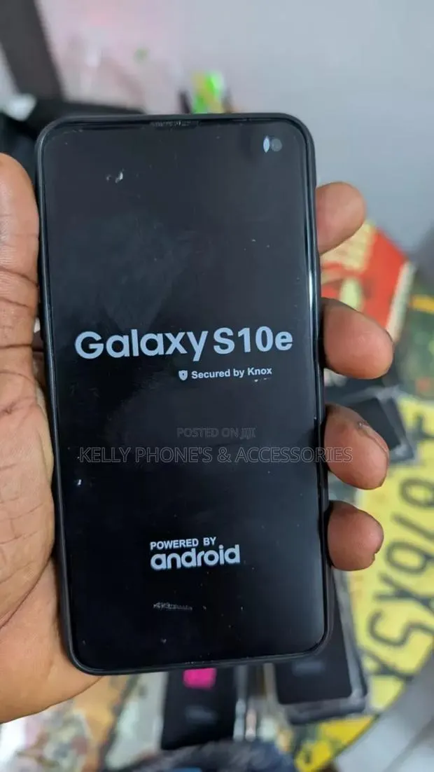 Samsung Galaxy S10e 128 GB Black · Photo 1