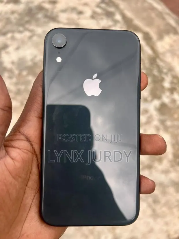 Apple iPhone XR 128 GB Black · Photo 1
