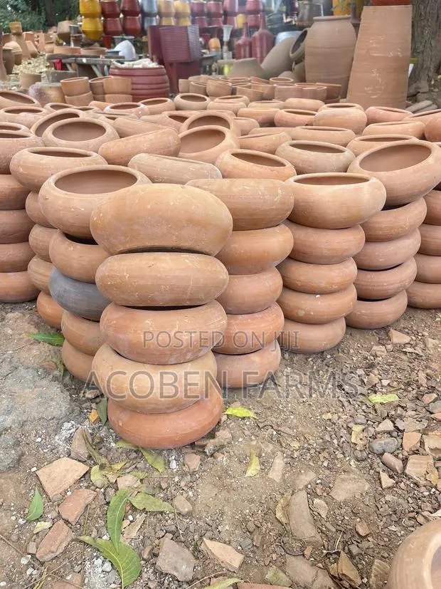 Rabbit Clay Feeding Pot · Photo 4
