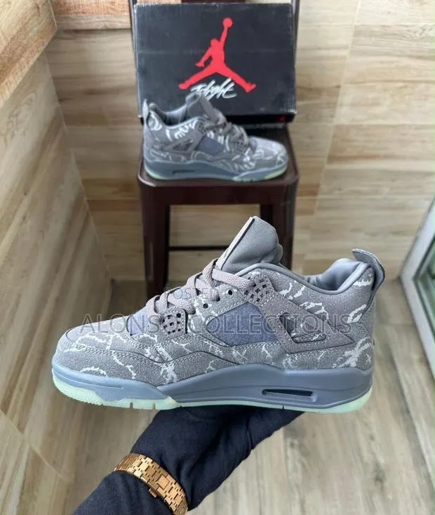 Jordan 4 Kaws · Photo 1