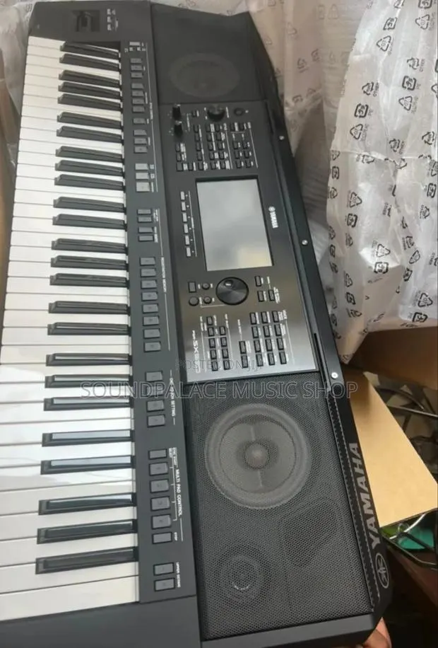 Yamaha PSR-SX920 61-Key Arranger Workstation Keyboard · Photo 1