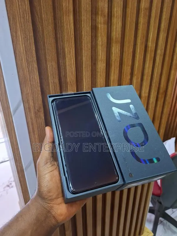 New Motorola Razr 40 Ultra 256 GB Black · Photo 1