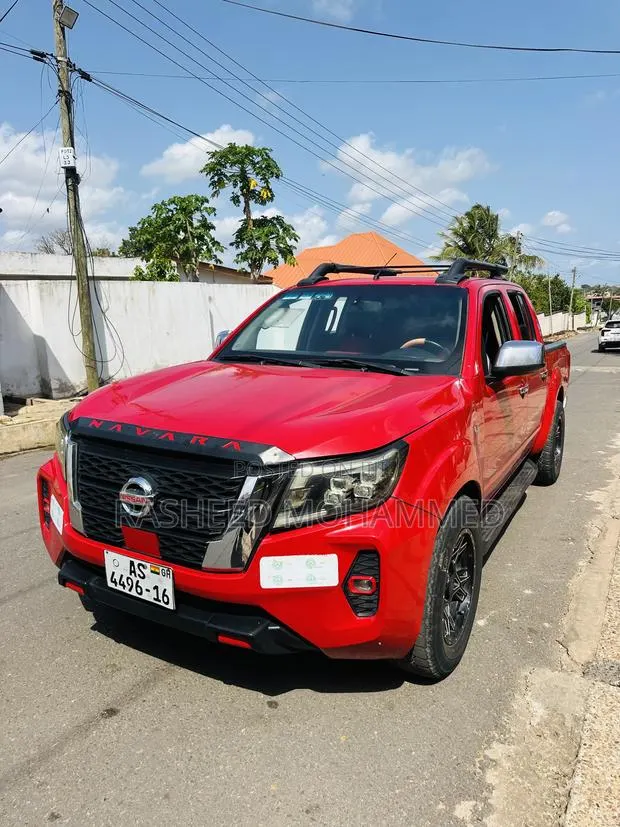 Nissan Navara 2010 Red · Photo 1