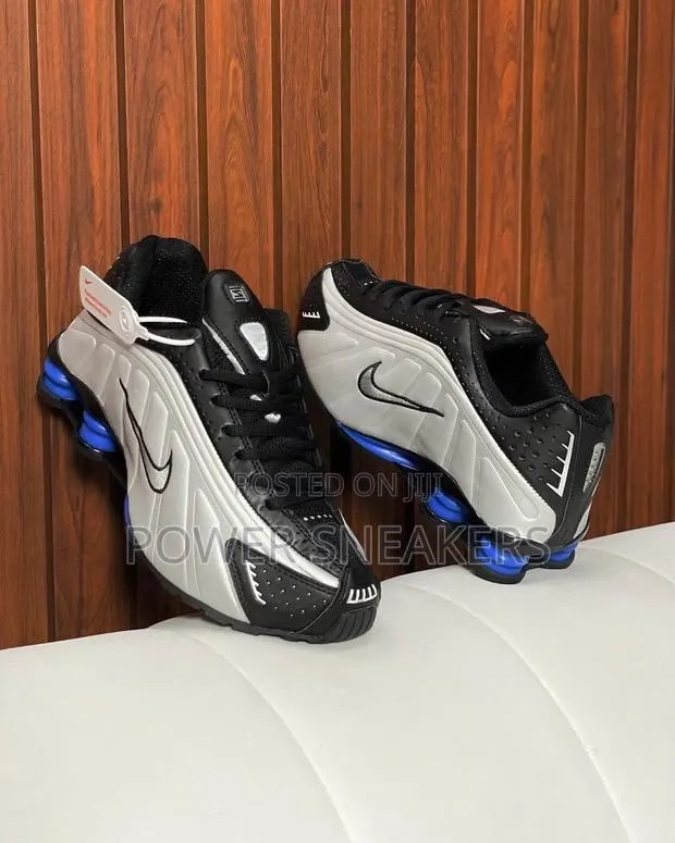 Nike Shox R4 Black/Blue · Photo 1