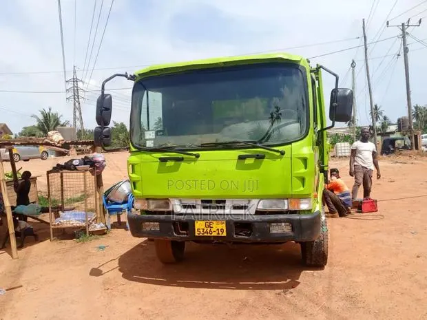 Hyundai Gold 4.5t With Benz Axel · Photo 1