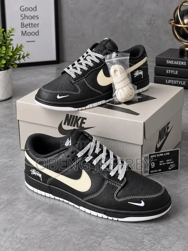 Original Nike SB Dunk Low Stussy · Photo 1