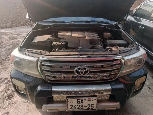 Toyota Land Cruiser 4.6 V8 VX-R 2014 Black · Photo 1