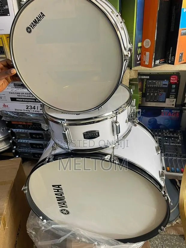Yamaha 3-Piece Foreign Parade/School Drumset · Photo 1