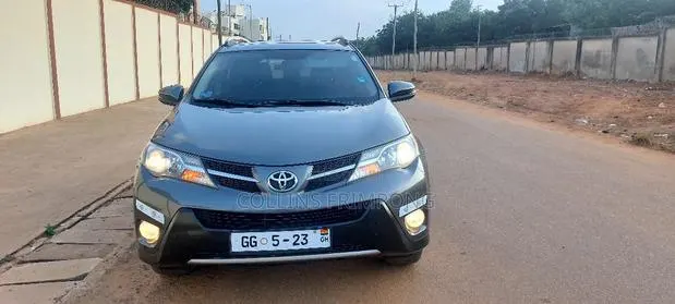 Toyota RAV4 Limited 4dr SUV (2.5L 4cyl 6A) 2015 Gray · Photo 1