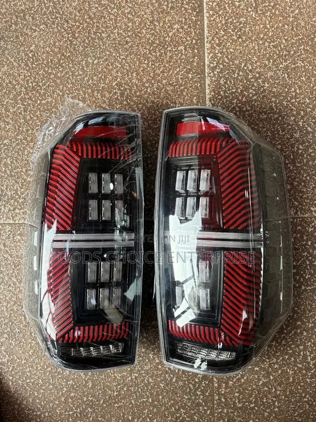 Taillights Tundra 2014-2016-2020-2022 Red Ediction · Photo 1