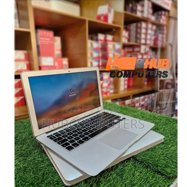 Laptop Apple MacBook Pro 2017 8GB Intel Core i5 SSD 128GB · Photo 1