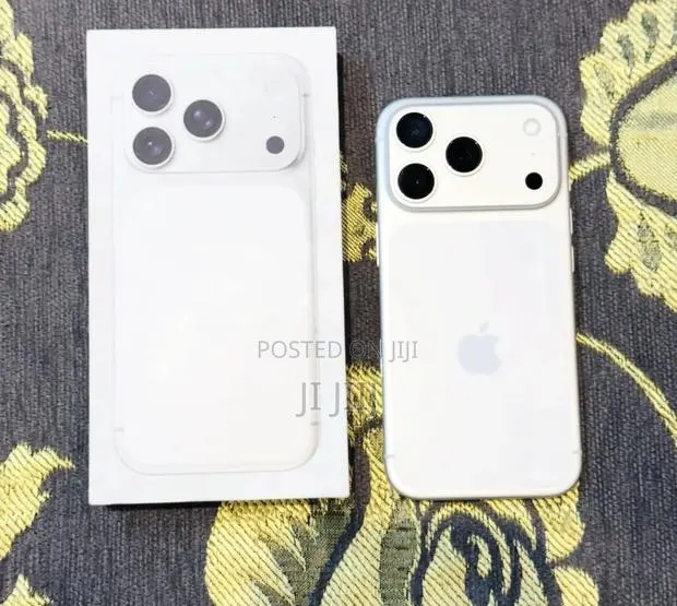 Apple iPhone 17 Pro 256 GB Silver · Photo 1