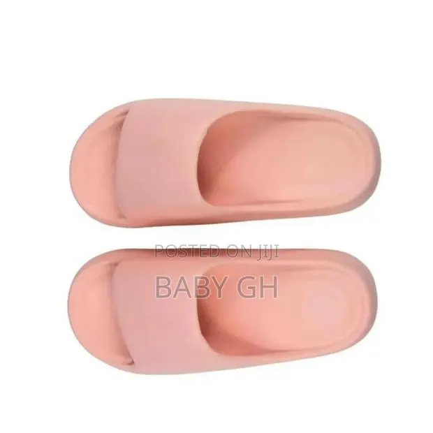 Kids Matalan Slippers · Photo 1