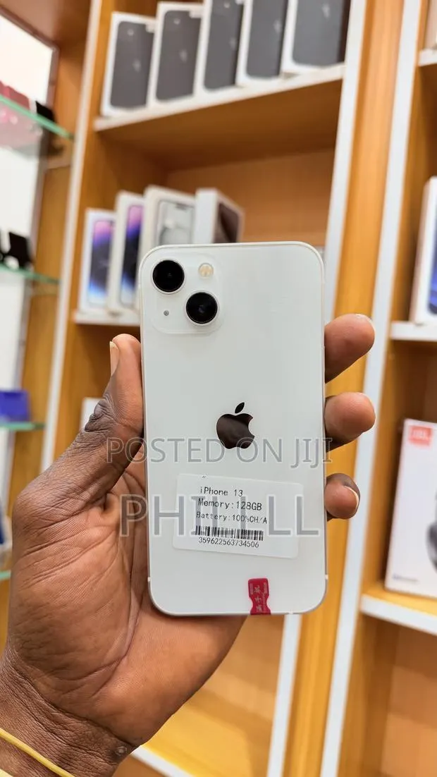 Apple iPhone 13 128 GB White · Photo 1