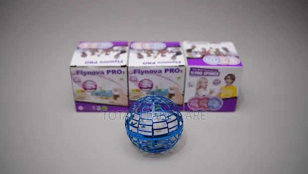 Flynova Flying Spinner Toy · Photo 1