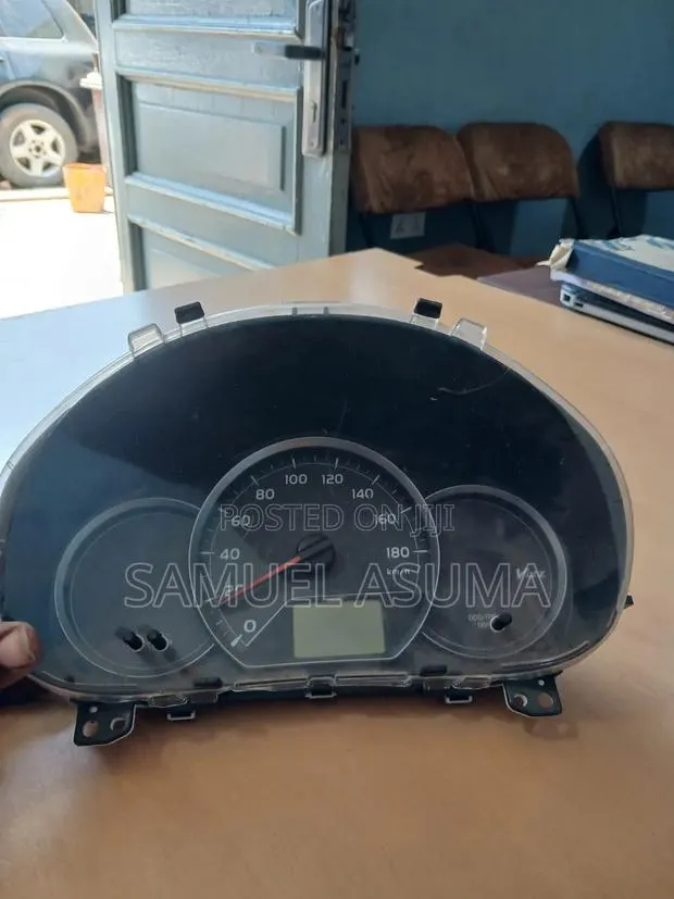 Vitz Cluster Panel · Photo 1