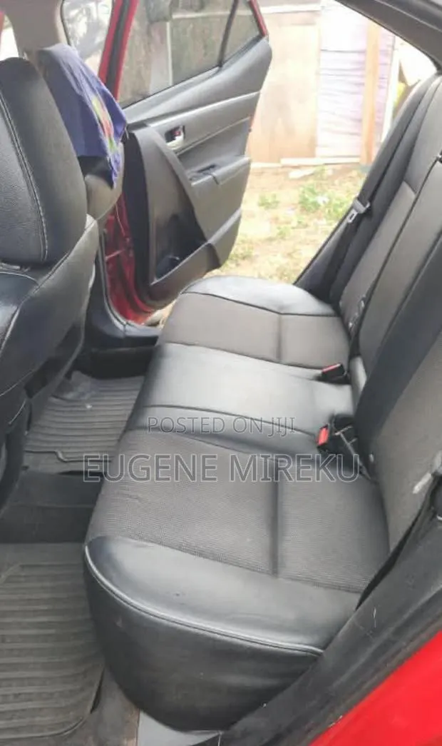 Toyota Corolla 2016 Red · Photo 1