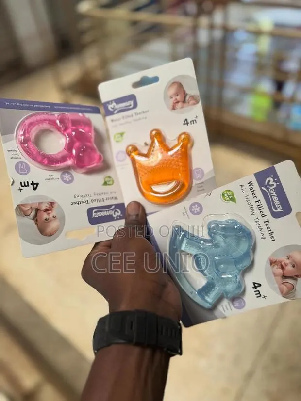 Momeasy Water Filled Teether · Photo 1