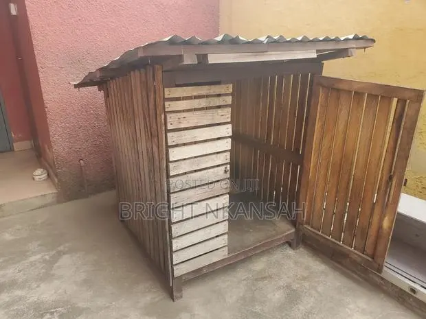 Wooden Cage for Dogs · Photo 1