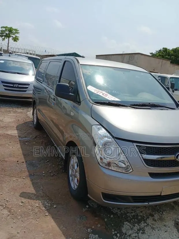 Hyundai Starex 2015 Grey · Photo 1