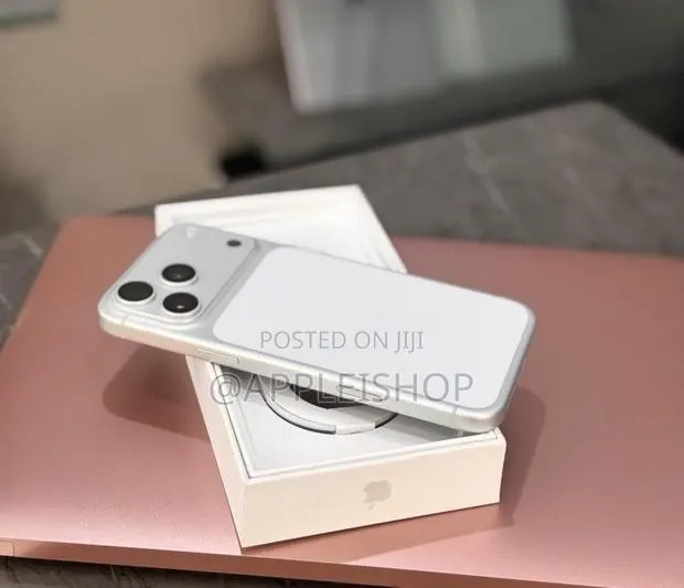Apple iPhone 17 Pro Max 512 GB Silver · Photo 1