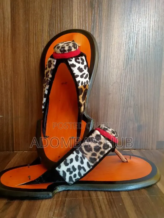 Adom Ahenema Traditional Slippers · Photo 1