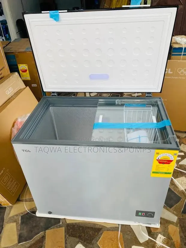 TCL 251l - -Chest Freezer · Photo 1