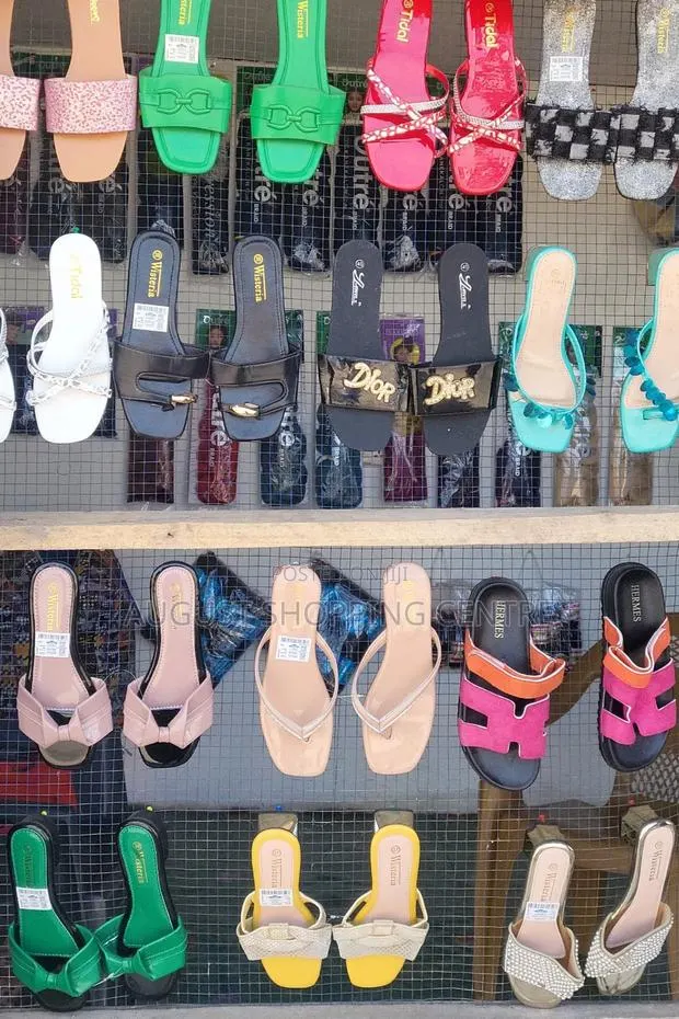 Female Slippers · Photo 1