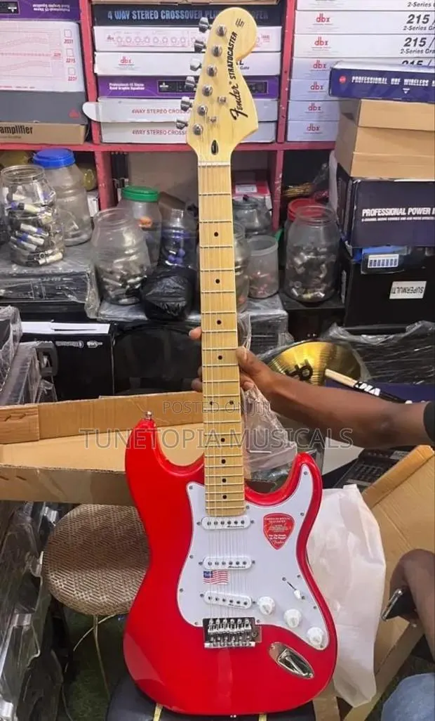 Fender Stratocaster Electric/Lead Guitar. · Photo 1