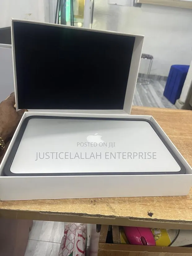 Laptop Apple MacBook Air 4GB Intel Core i5 SSD 72GB · Photo 1