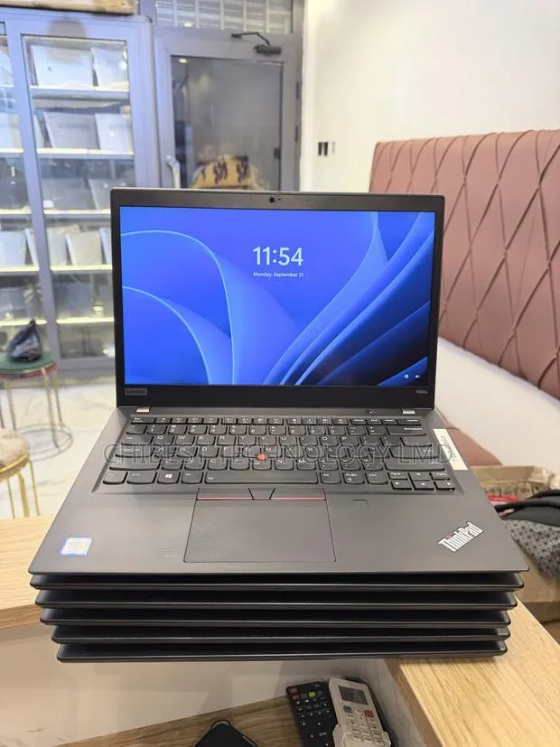 Laptop Lenovo ThinkPad T490s 16GB Intel Core i7 SSD 256GB · Photo 1