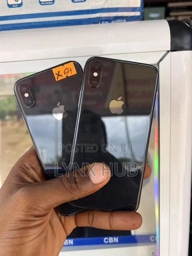 Apple iPhone X 64 GB Black · Photo 1