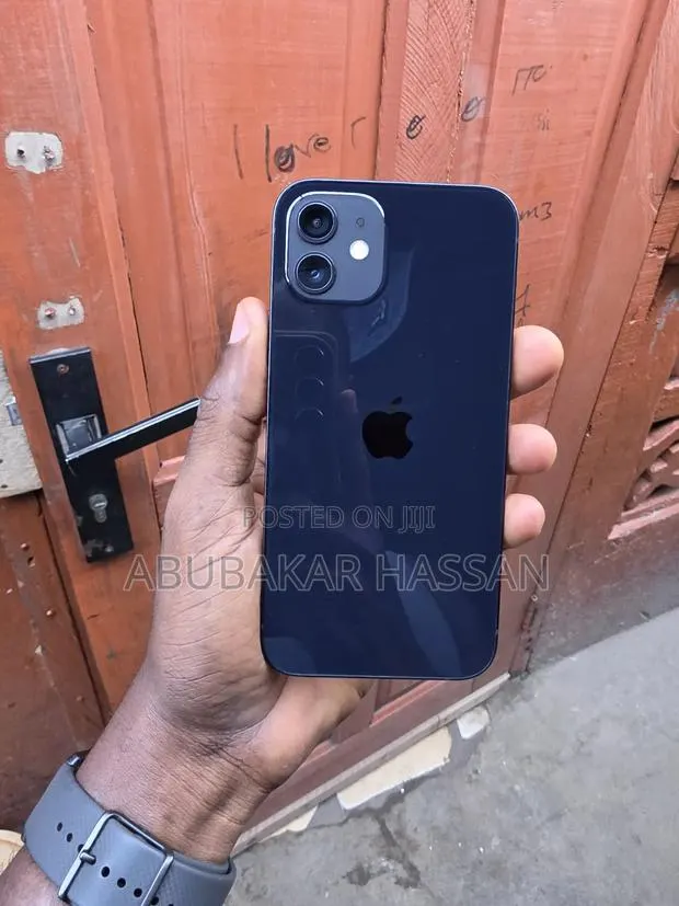 Apple iPhone 12 64 GB Blue · Photo 1