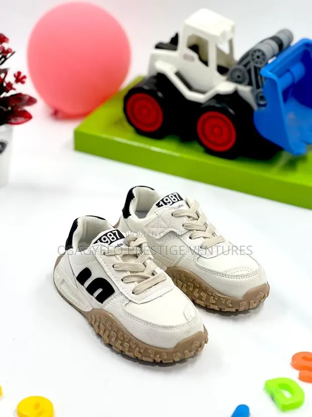Kids Sneakers, Supreme Quality · Photo 3