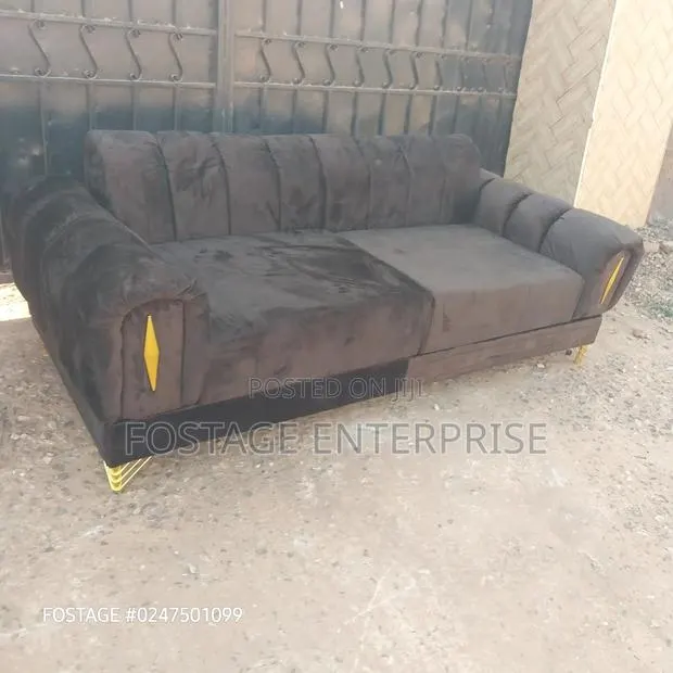 High Quality 3 in 1 Brown Sofa · Photo 1