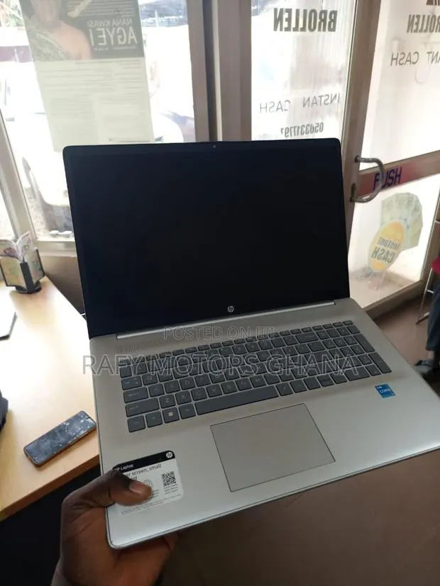 Laptop HP 17-3000 8GB Intel Core i3 SSD 500GB · Photo 1