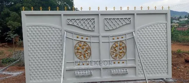 Gold Metal Gate · Photo 1