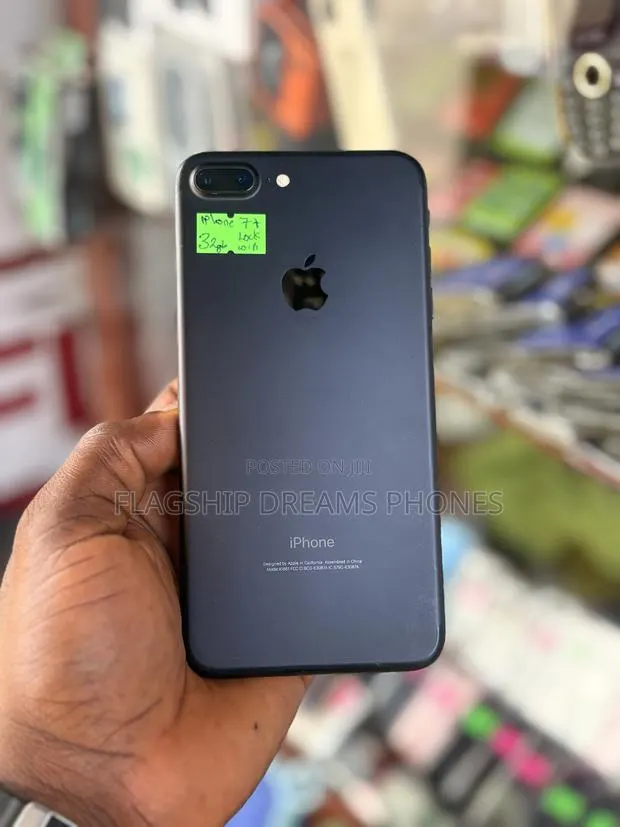 Apple iPhone 7 Plus 32 GB Black · Photo 1