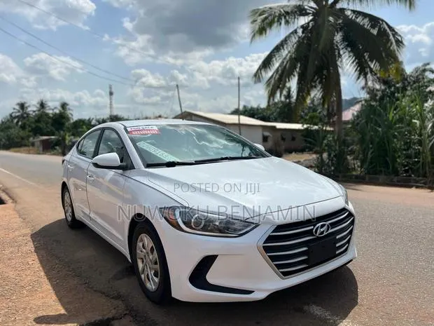 Hyundai Elantra SE 2018 White · Photo 1