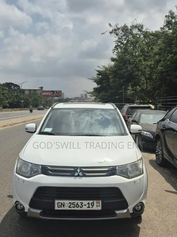 Mitsubishi Outlander SE 4dr SUV AWD (2.4L 4cyl CVT) 2015 White · Photo 1