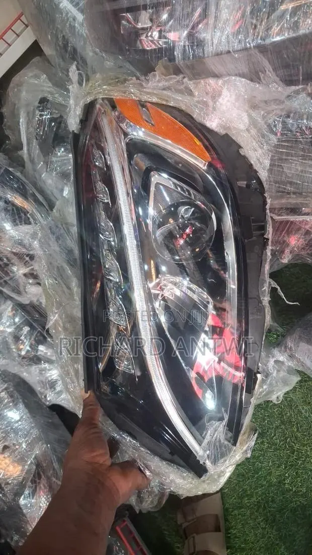 C300 Headlight Available · Photo 1