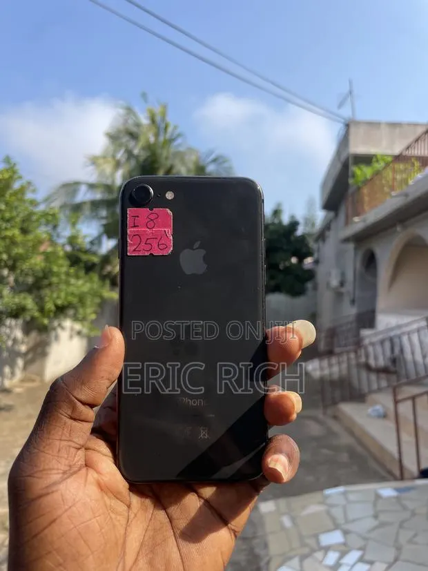 Apple iPhone 8 256 GB Black · Photo 1