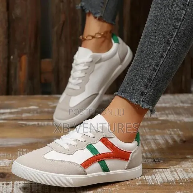 Women's Casual Lace-Up Contrast Color Sneakers · Photo 1