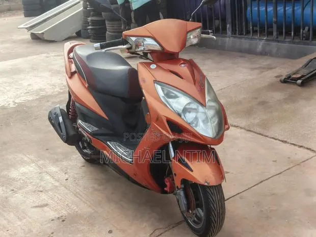 Kymco Xciting 2012 Orange · Photo 1