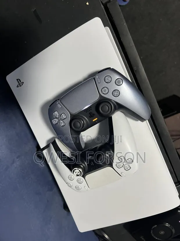 PlayStation 5 Standard ( 2 Controllers) · Photo 1