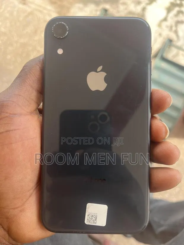 Apple iPhone XR 64 GB Black · Photo 1