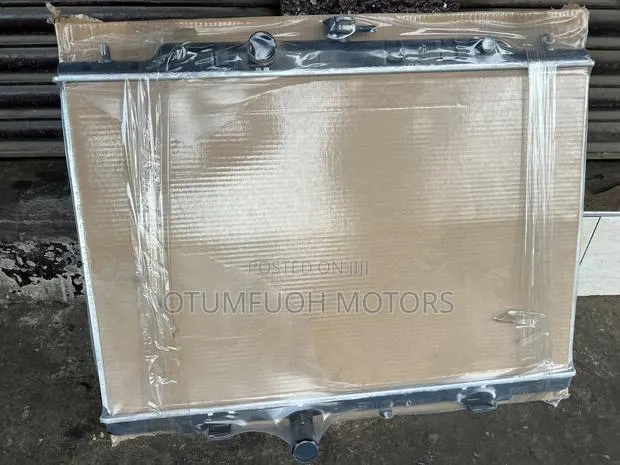 Nissan Rogue 2008 2009 2010 2011 2012 2013 Radiator (Water Tank) · Photo 1
