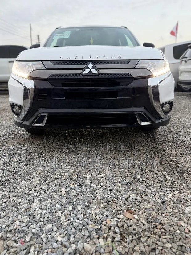 Mitsubishi Outlander SE FWD 2019 White