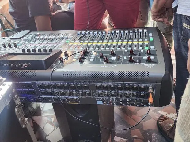 Behringer X32 Digital Mixer · Photo 1